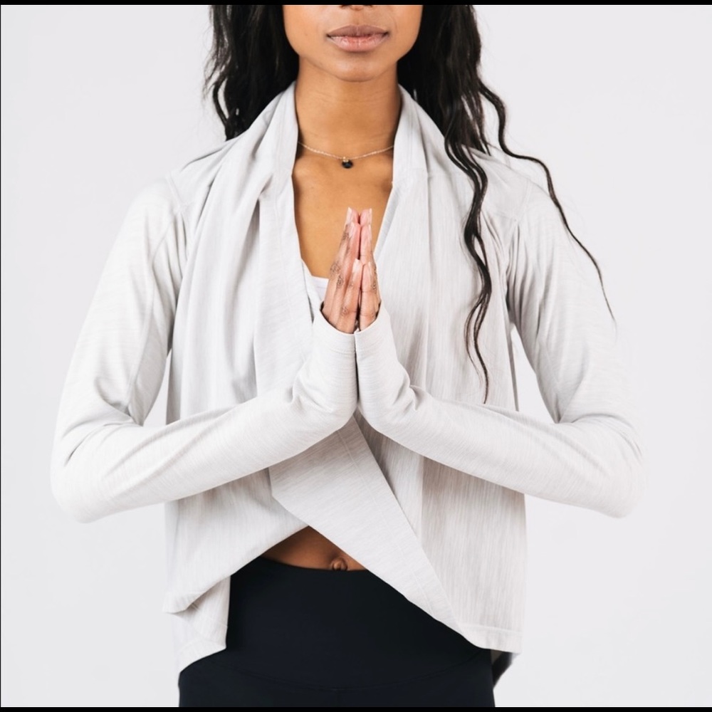 Zyia Yoga Shawl cream